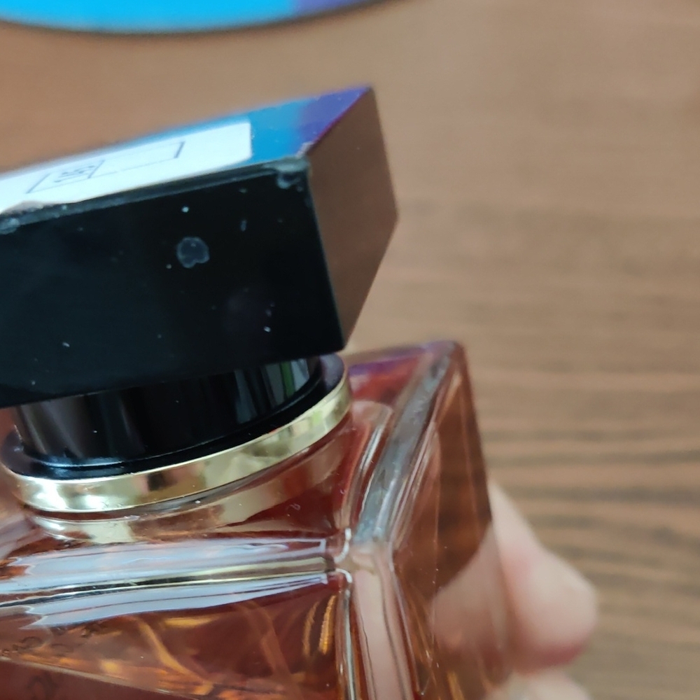 Dolce & Gabbana The Only One Fragrance with Black Cap - Picture 7 of 7